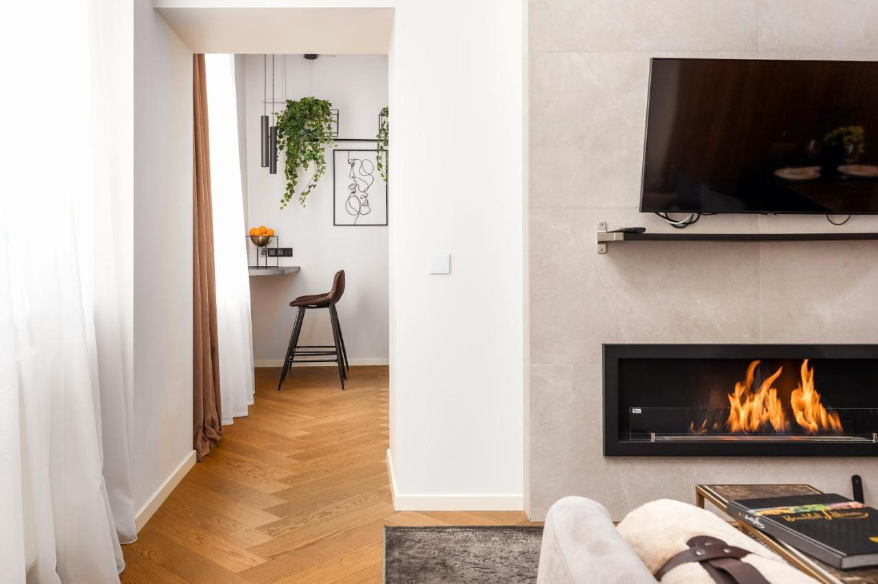 Old Town Apartment L Self Check In Вильнюс Экстерьер фото